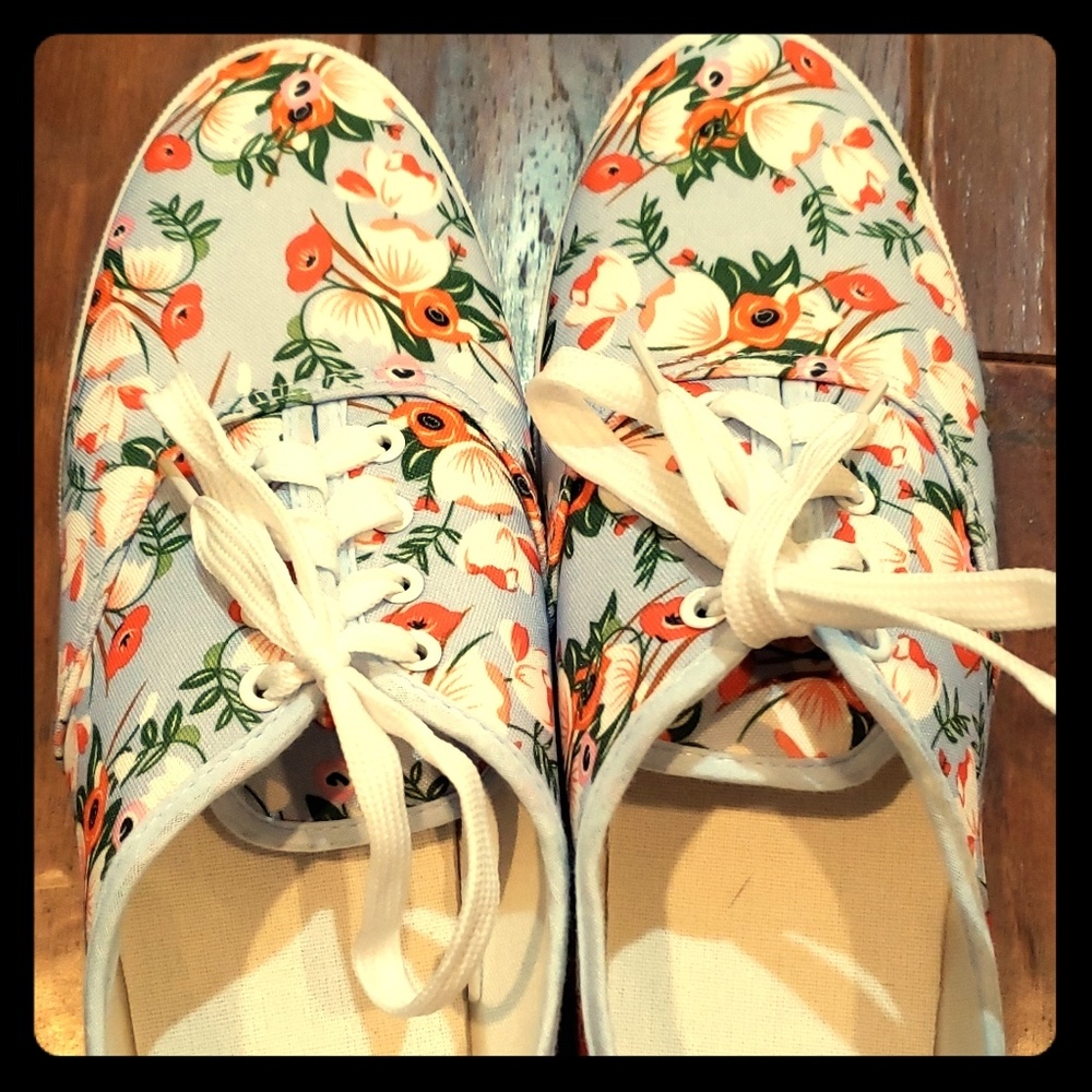 Floral sneaks
